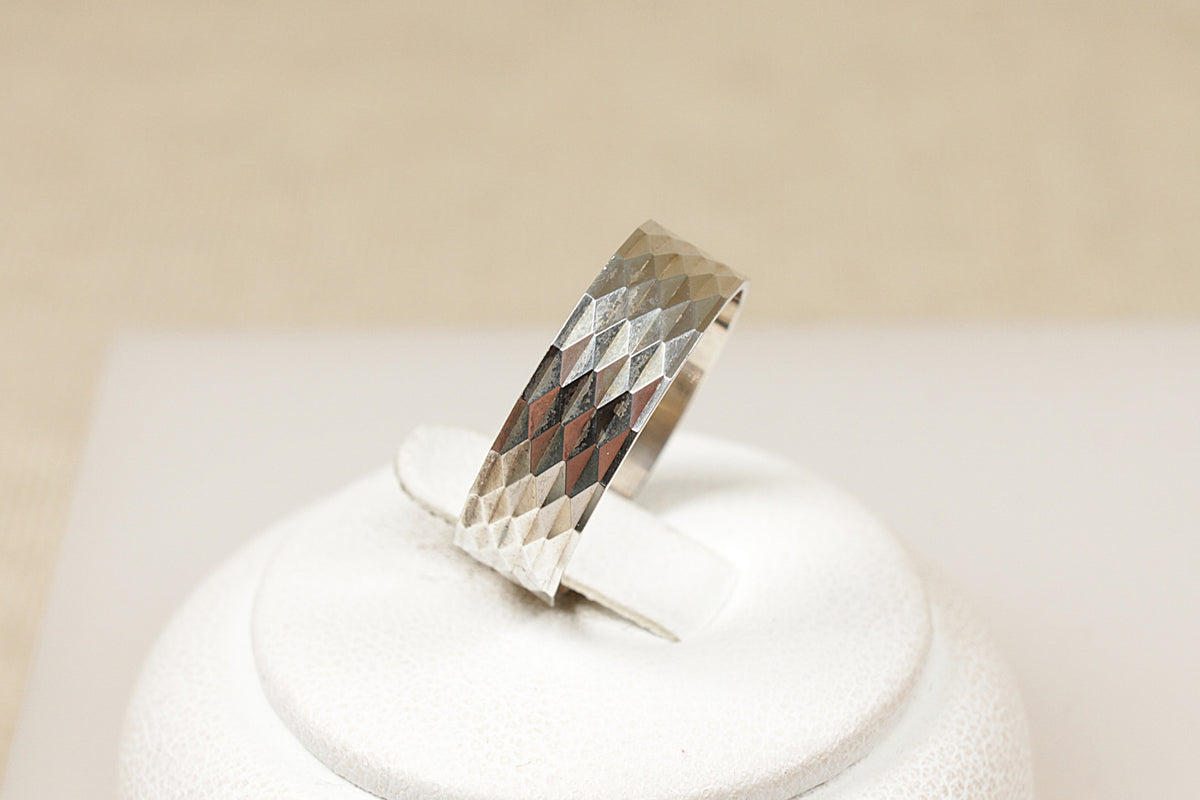 Silver Straight-Sided Band Ring with Diamond-Shape Engine Turned
