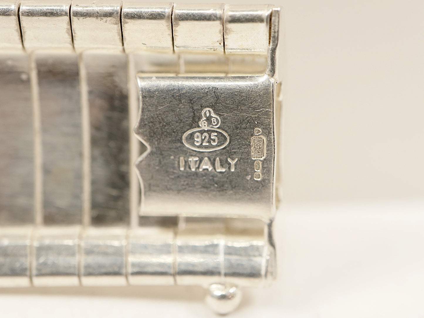 Stylish Italian Silver Flexible Bangle Bracelet - 7 ½"