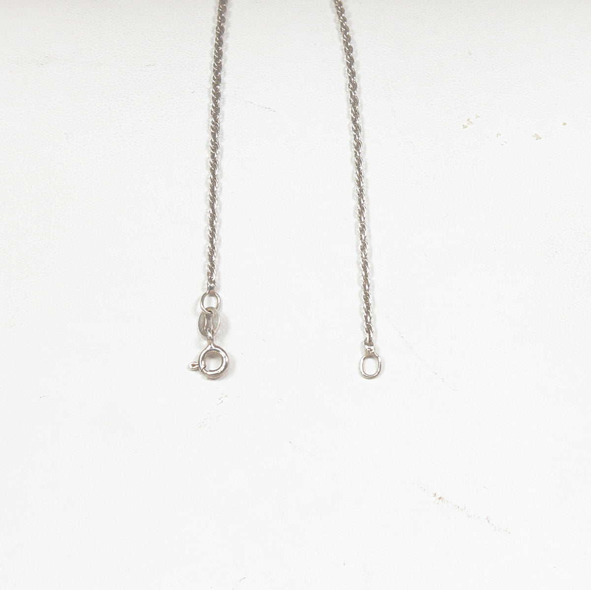 Stylish Sterling Silver Labradorite Pendant Necklace