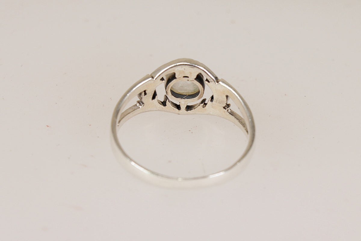 Finely Made Scottish Design Sterling Silver Moonstone Solitaire Ring