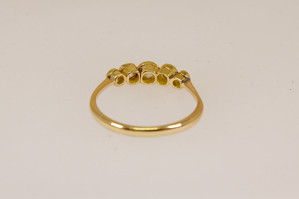 Classic 18ct Gold Graduated Five Stone Old Cut Diamond Ring – 0.45ct