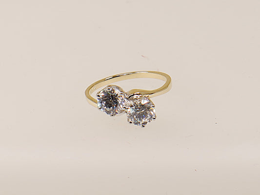 The 14ct Gold twist design showcases 2 claw set Cubic Zirconia gemstones that mimic real diamonds that adds a fluid and aesthetic design to the ring.
The C.Z. stones glitter and sparkle and offer an affordable alternative to diamonds! UK finger size N.