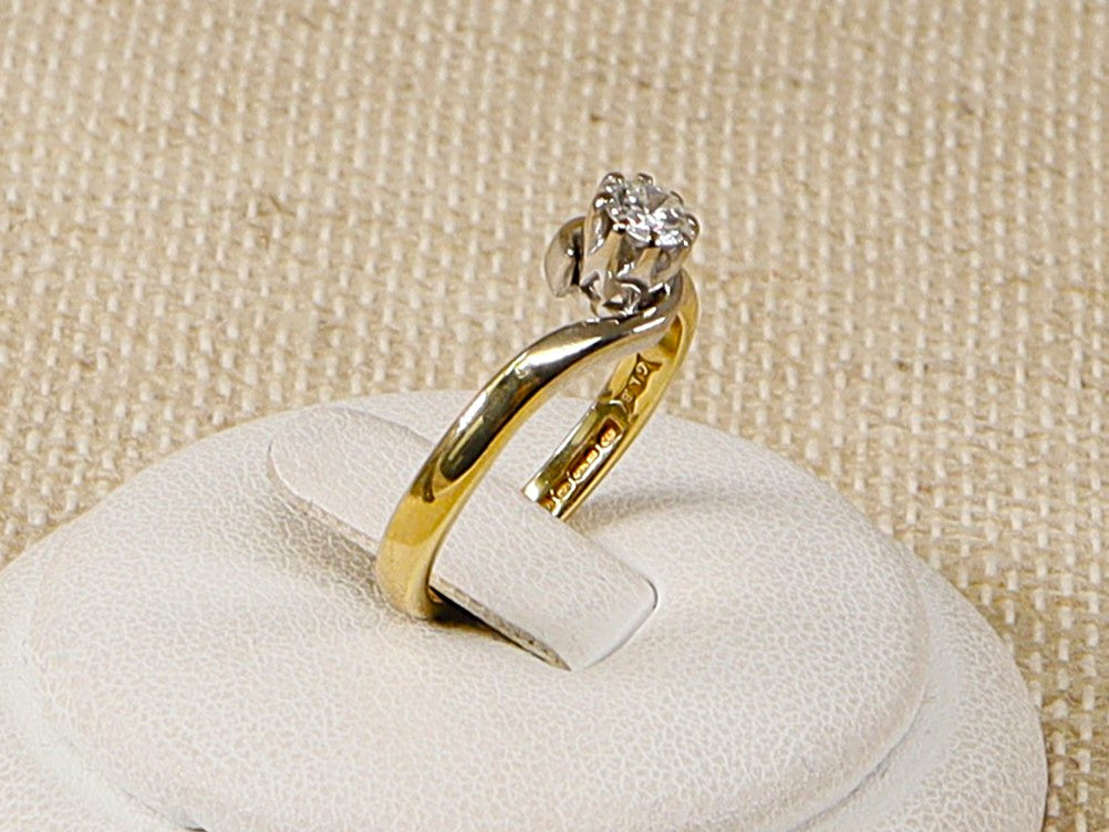 Vintage 18ct Gold Diamond Solitaire Ring