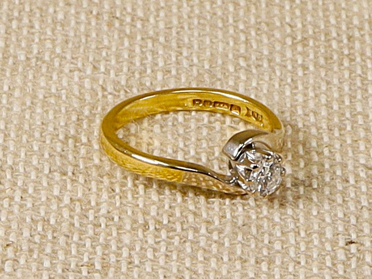 Vintage 18ct Gold Diamond Solitaire Ring