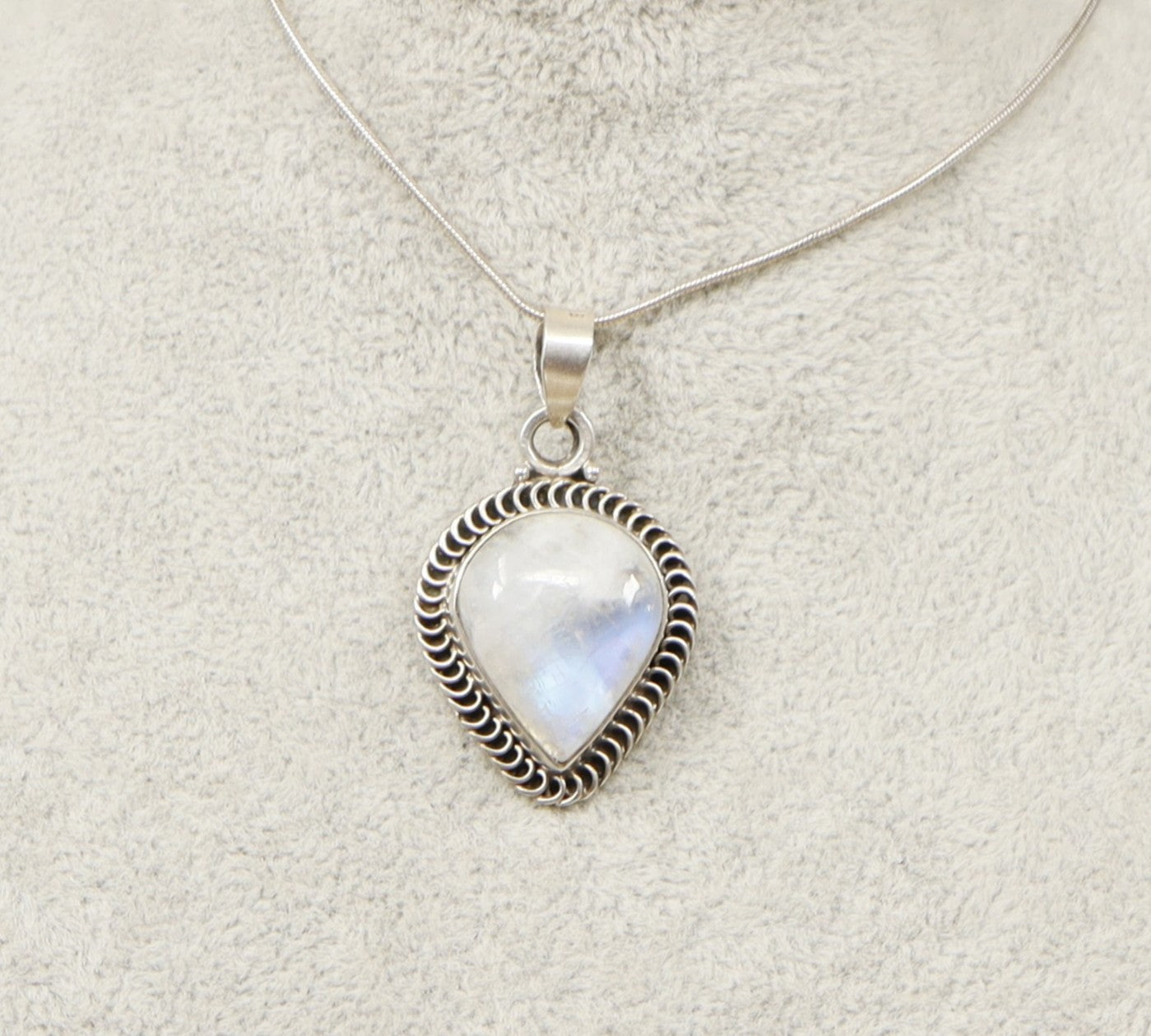 Vintage Silver Moonstone Pendant and Chain Necklace