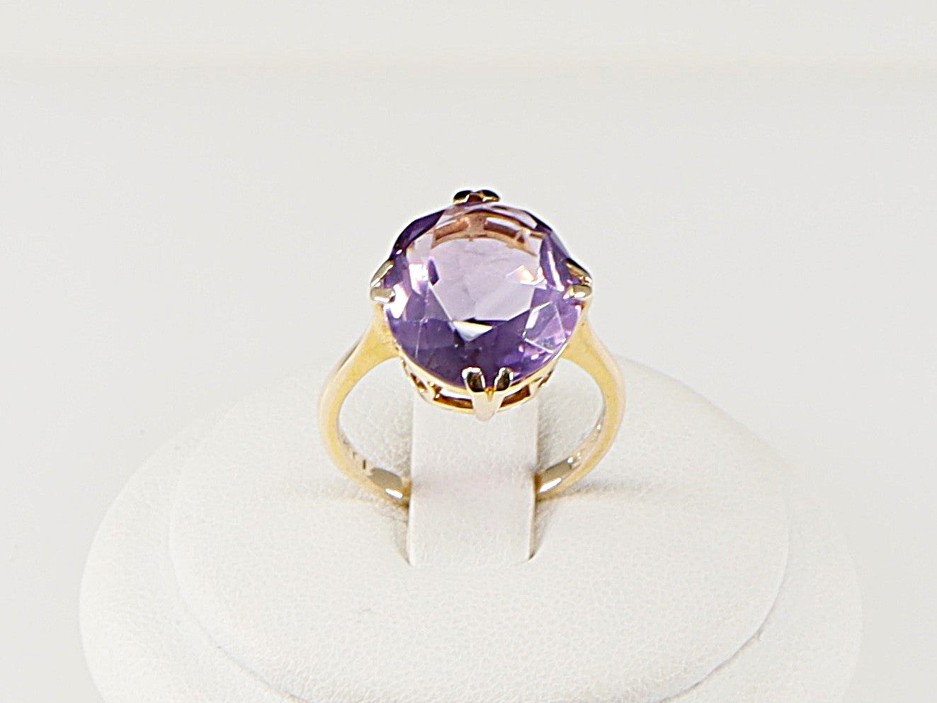 Vintage 9ct Amethyst Solitaire Ring