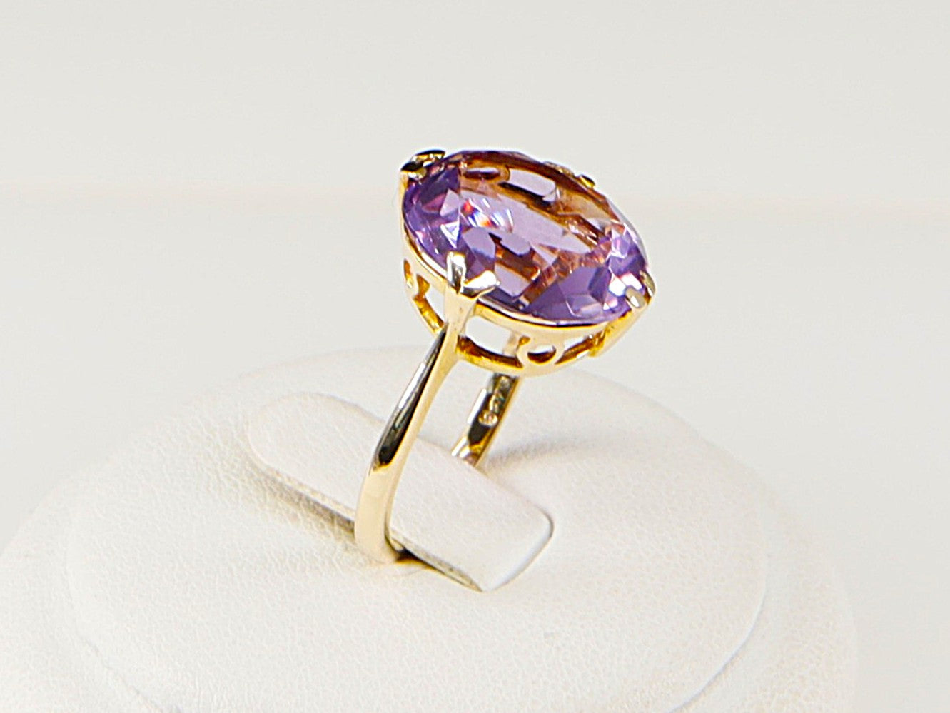 Vintage 9ct Amethyst Solitaire Ring