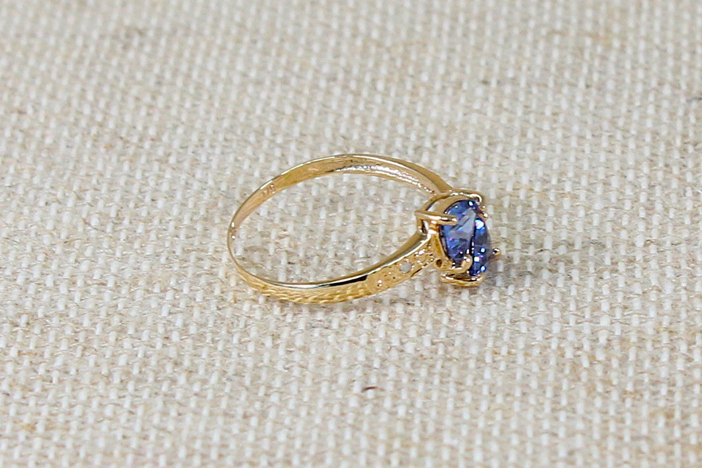 9ct Gold Blue Iolite Ring