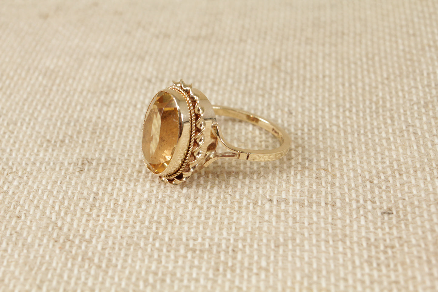 Vintage 9ct Citrine Solitaire Ring