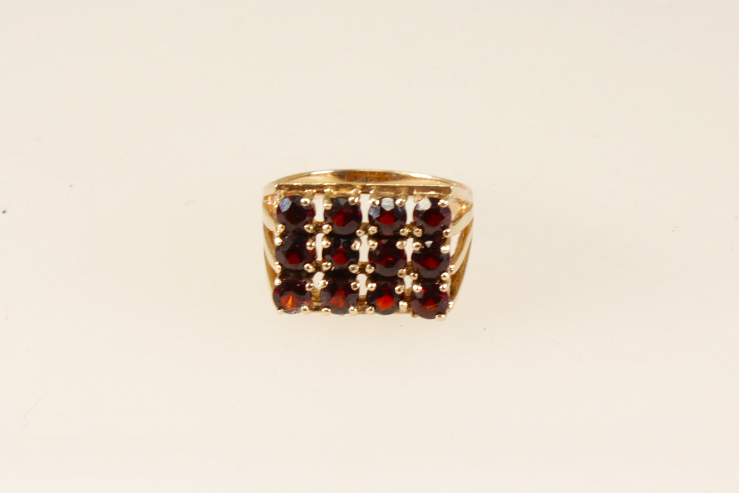 Vintage 9ct Garnet Cluster Ring