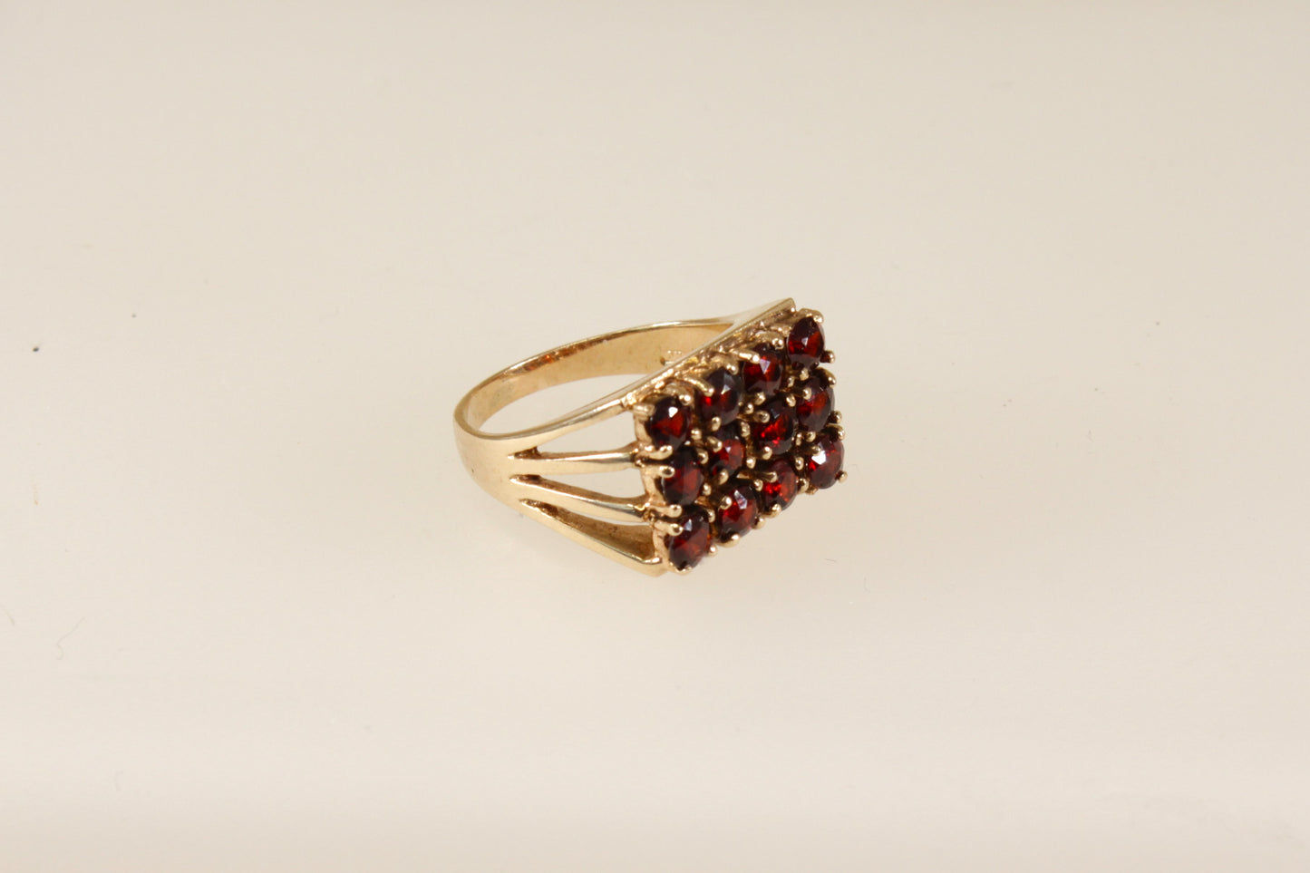 Vintage 9ct Garnet Cluster Ring