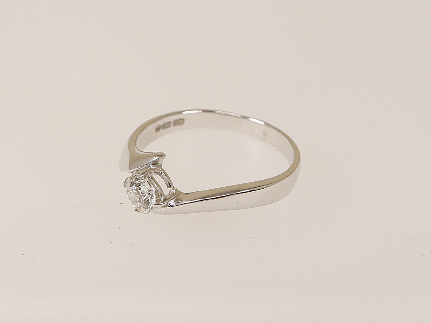 Fabulous 18ct White Gold Diamond Solitaire Twist Ring – Certified Natural Diamond