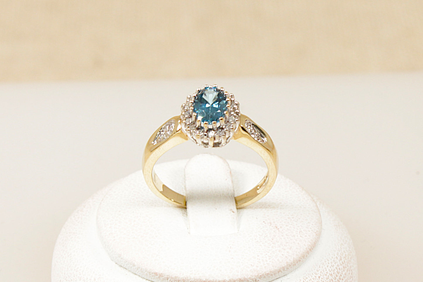 Vintage 9ct Topaz and Diamond Ring