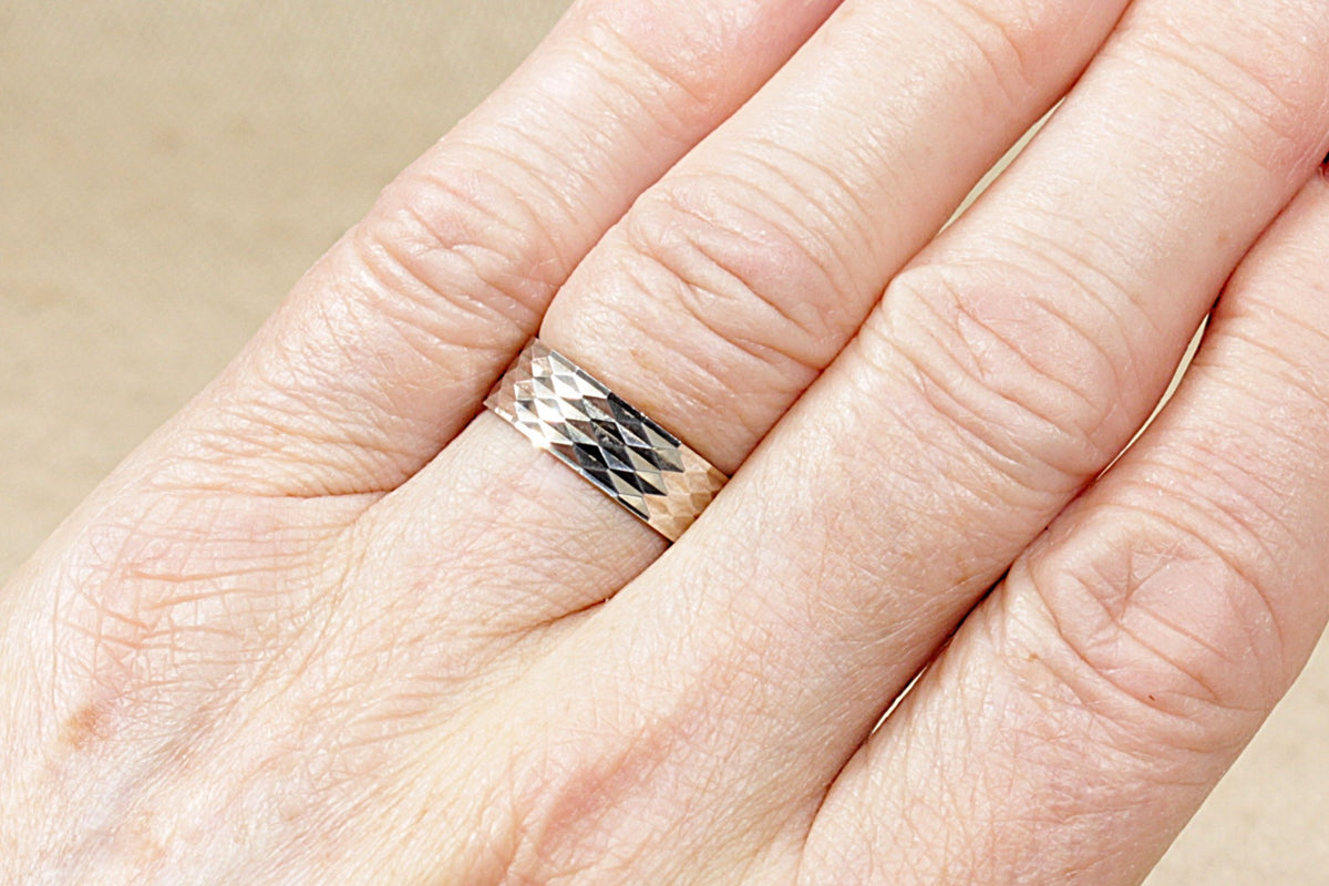 Silver Straight-Sided Band Ring with Diamond-Shape Engine Turned