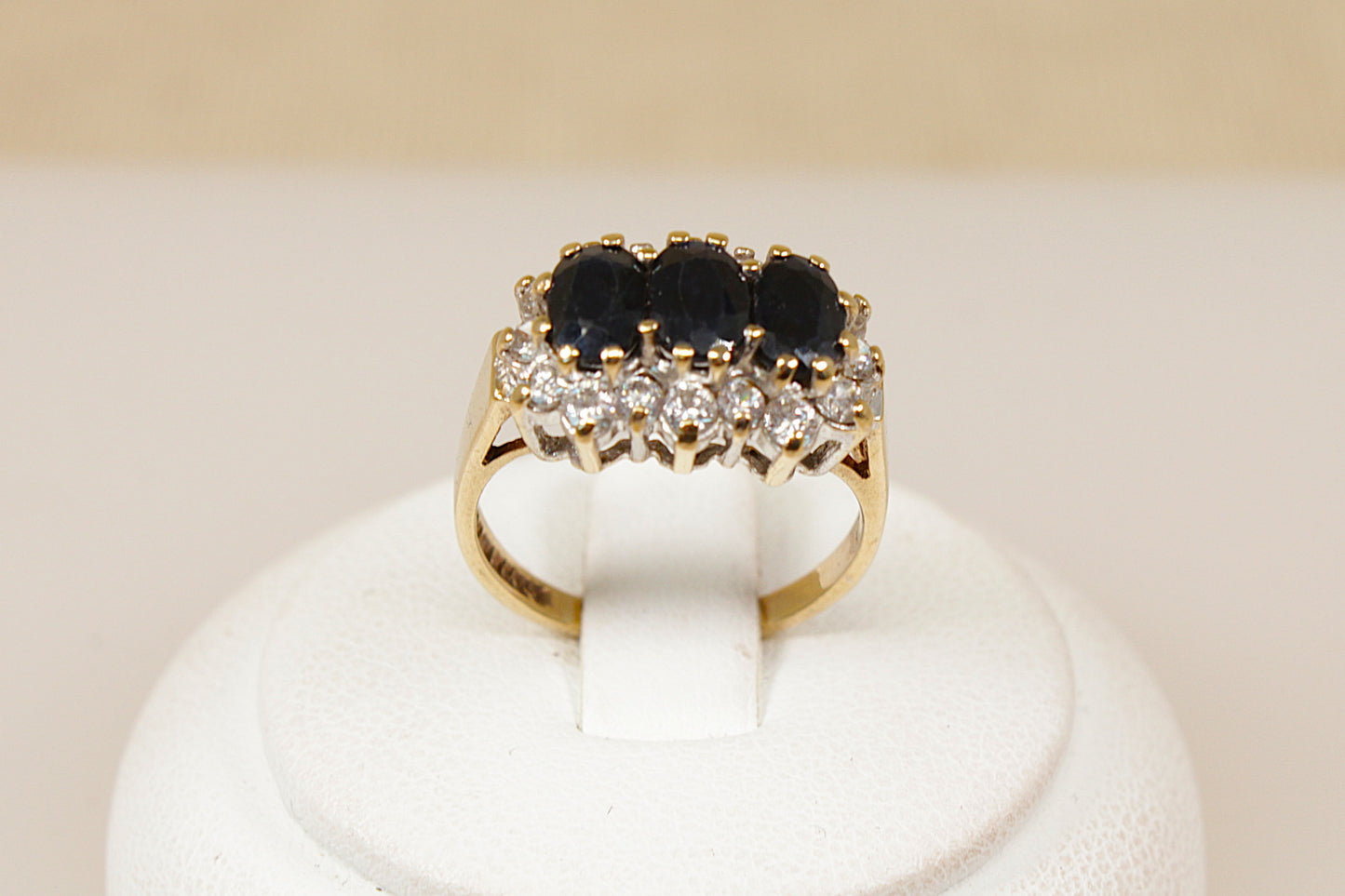 Vintage 9ct Sapphire Ring