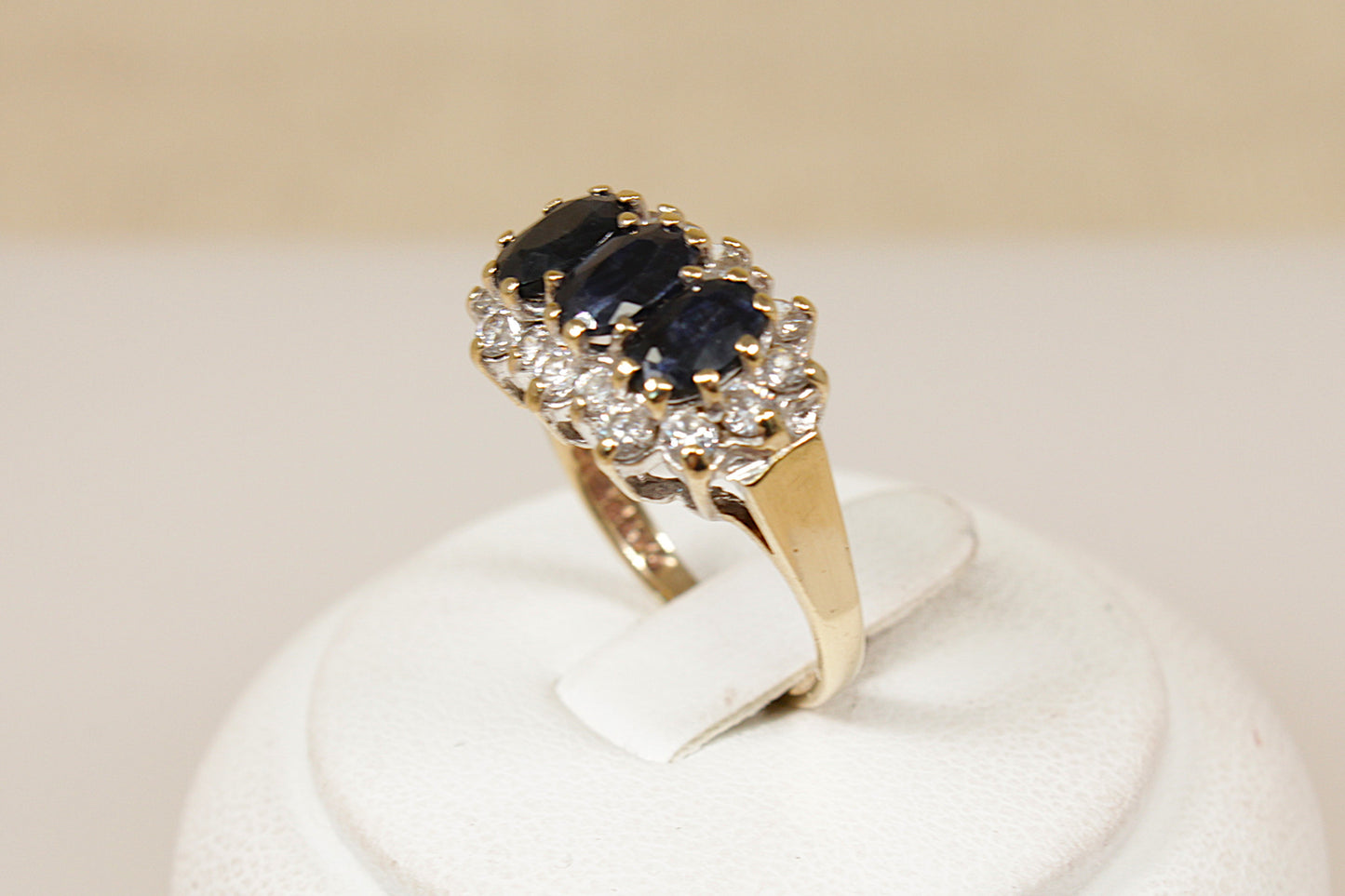 Vintage 9ct Sapphire Ring