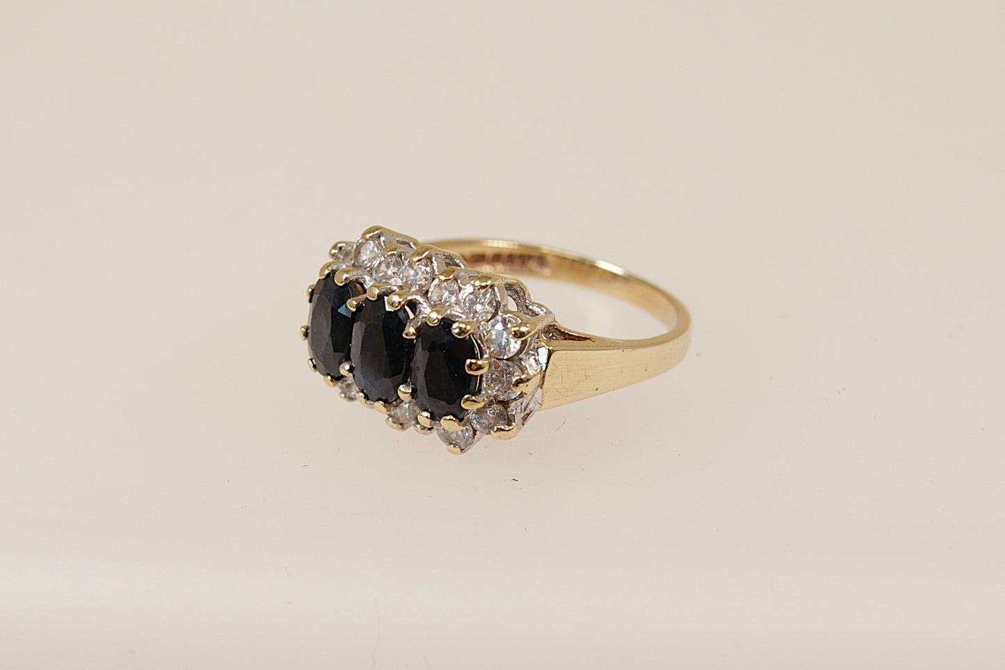 Vintage 9ct Sapphire Ring