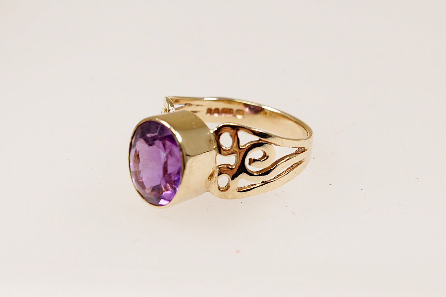 9ct Gold Amethyst Solitaire Ring