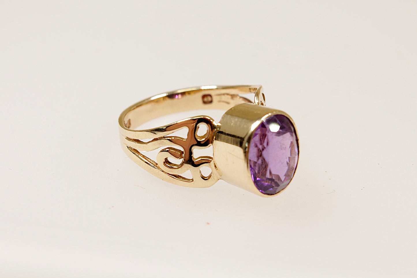 9ct Gold Amethyst Solitaire Ring