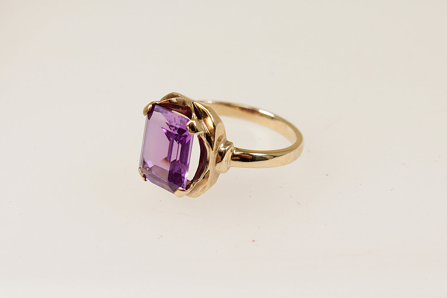 Vintage 9ct Amethyst Solitaire Ring