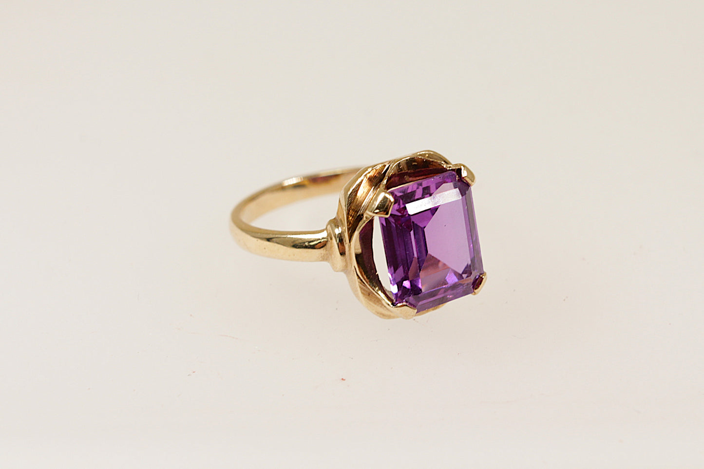 Vintage 9ct Amethyst Solitaire Ring