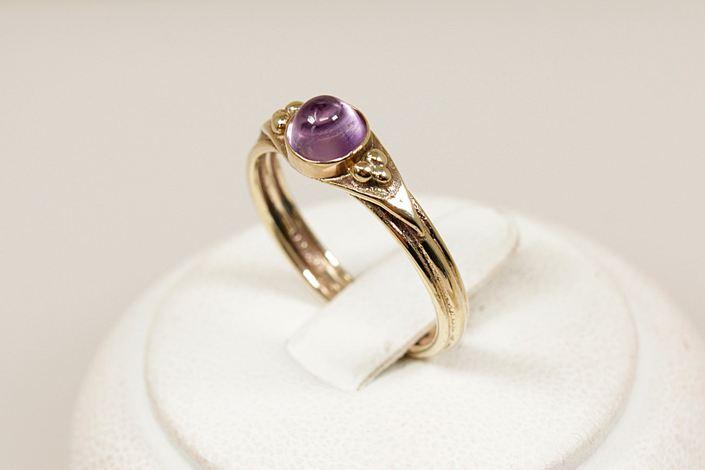 Vintage 9ct Gold Amethyst Cabochon Ring