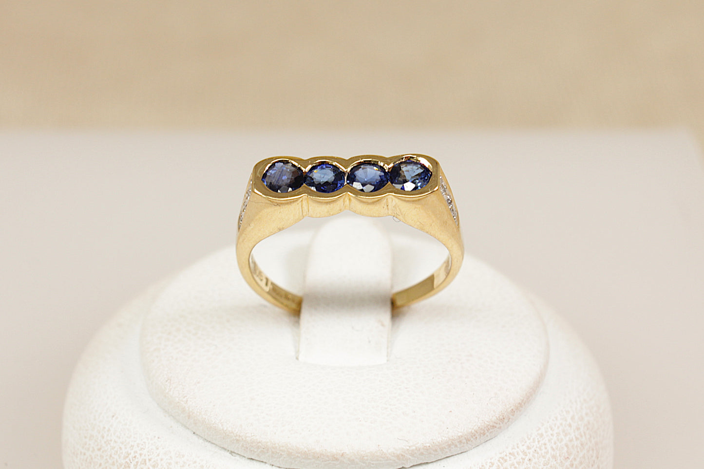 Vintage 18ct Blue Sapphire Gold Ring
