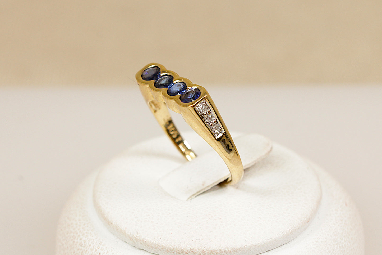 Vintage 18ct Blue Sapphire Gold Ring
