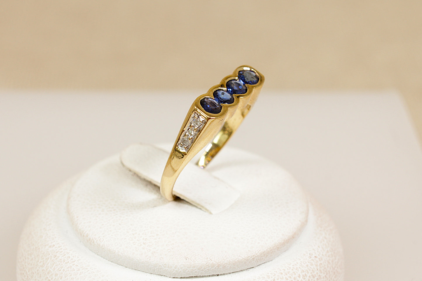 Vintage 18ct Blue Sapphire Gold Ring
