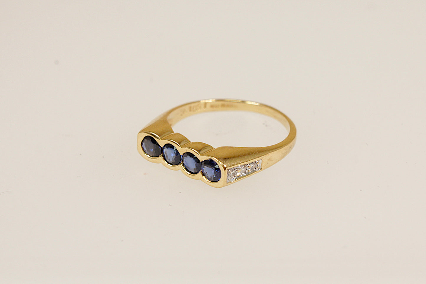 Vintage 18ct Blue Sapphire Gold Ring