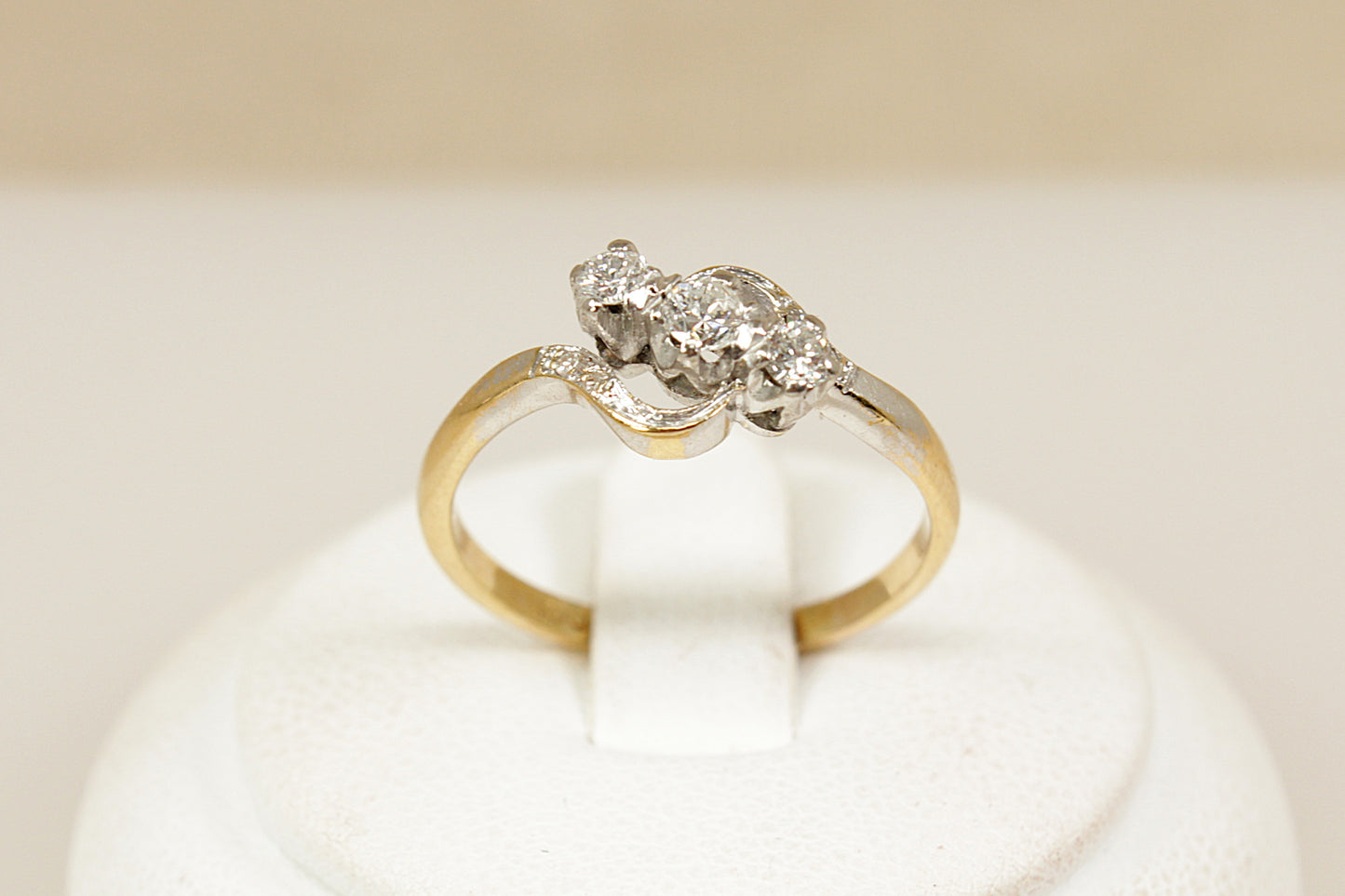 Vintage Art Deco 18ct Diamond Twist Ring
