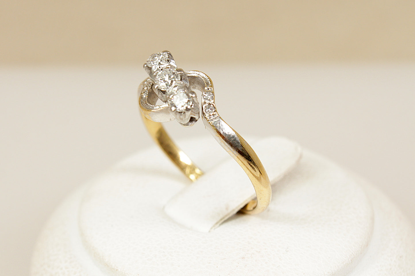 Vintage Art Deco 18ct Diamond Twist Ring
