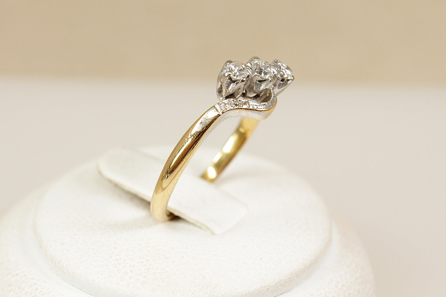Vintage Art Deco 18ct Diamond Twist Ring