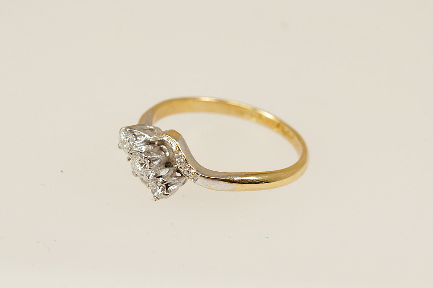 Vintage Art Deco 18ct Diamond Twist Ring