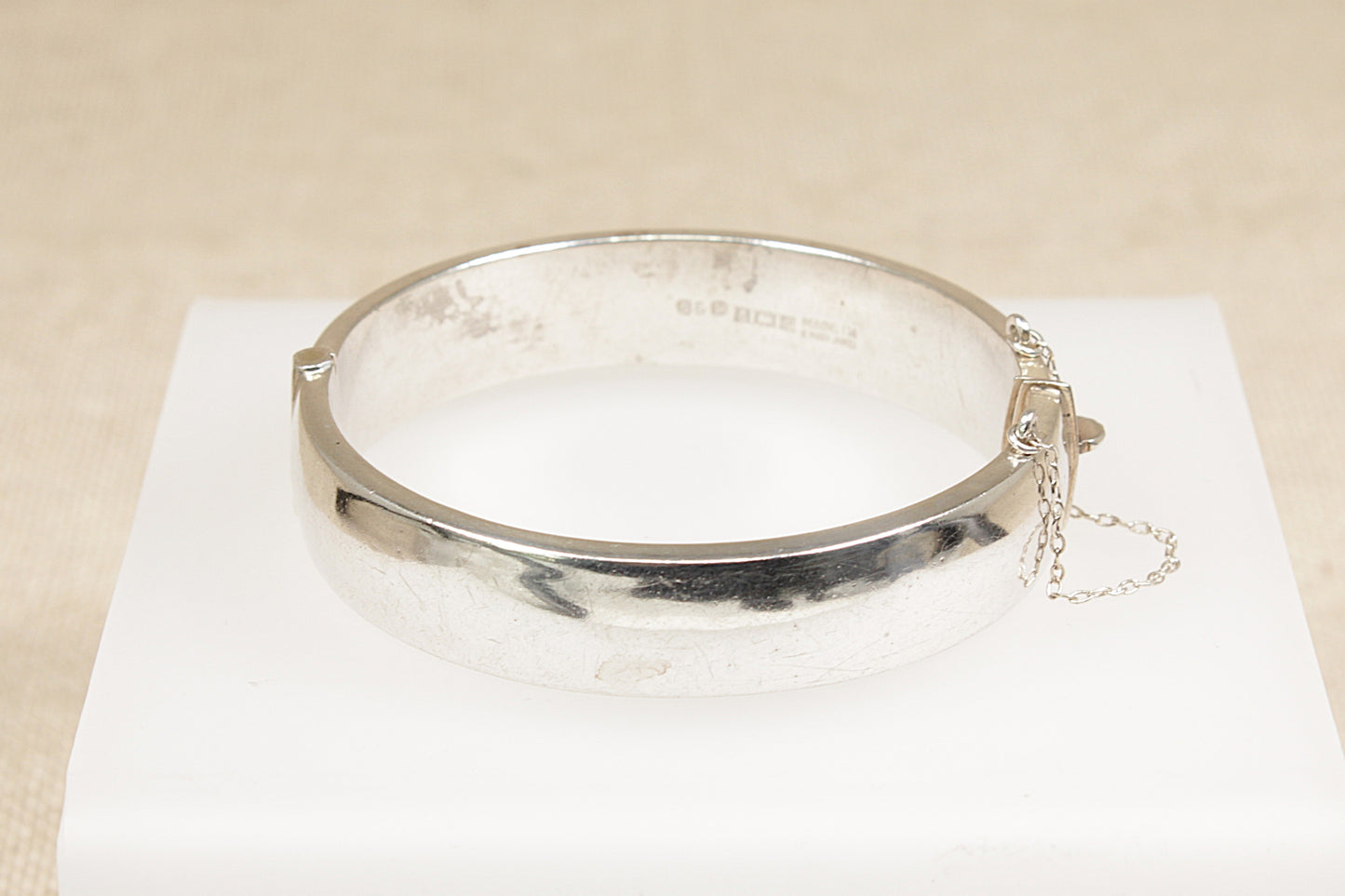 A Vintage Sterling Silver Hinged Bangle Bracelet