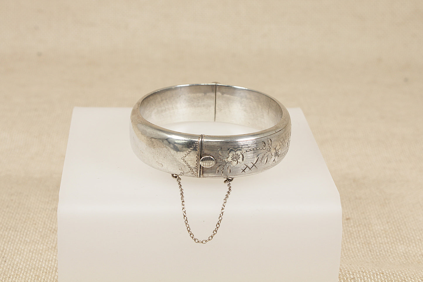 Vintage Silver Hinged Bangle Bracelet - 7 ½"