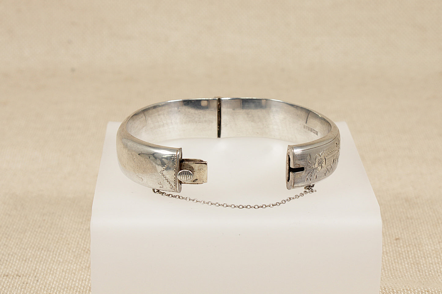 Vintage Silver Hinged Bangle Bracelet - 7 ½"