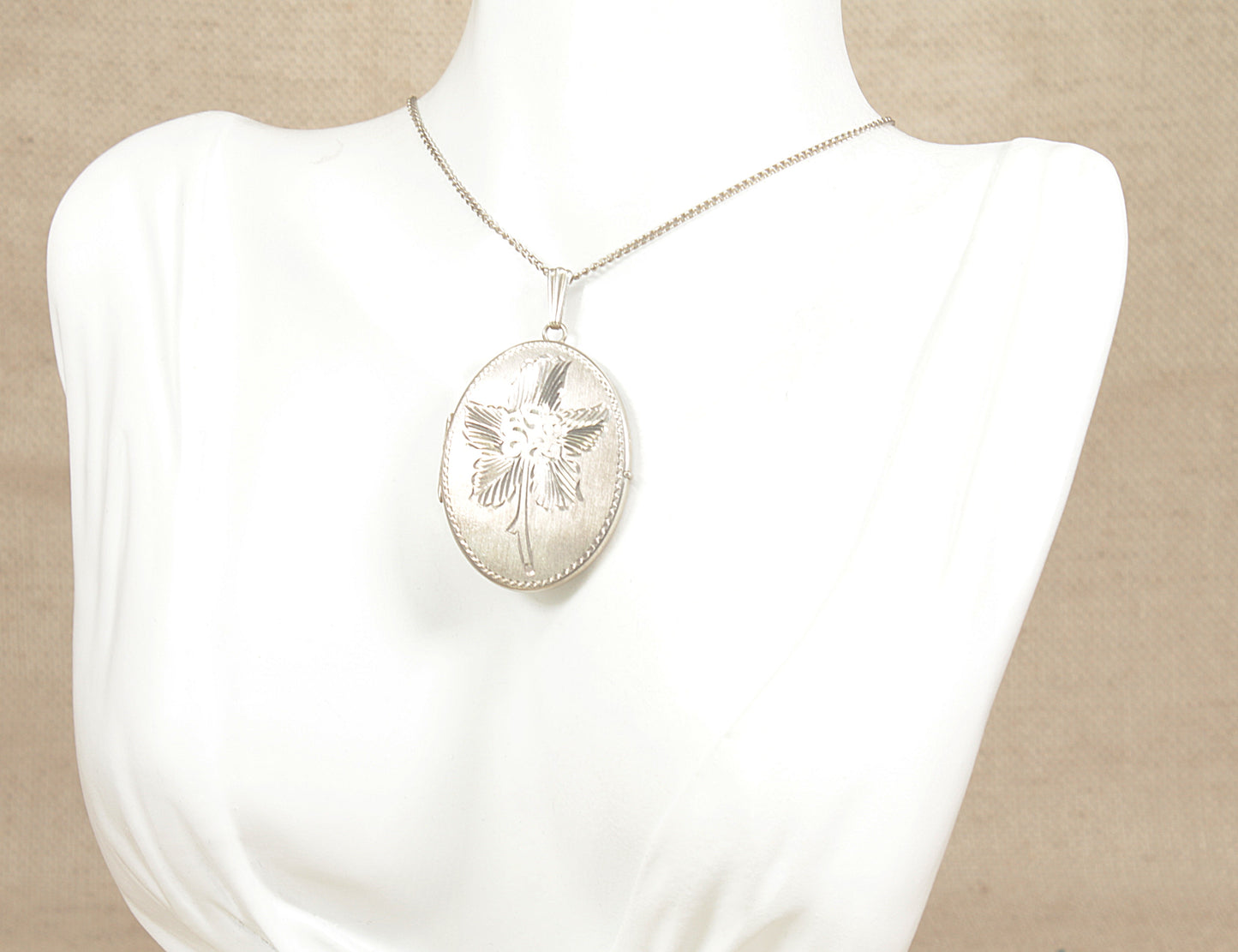 Vintage Silver Victorian Style Oval Locket and Chain Necklace
