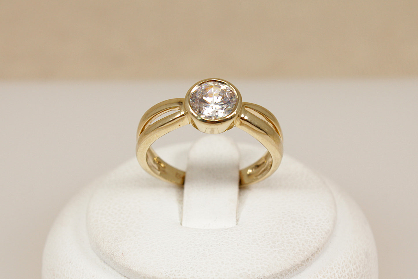 9ct Gold Cubic Zirconia Solitaire Ring