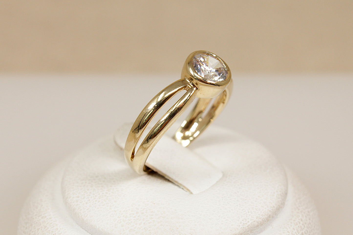 9ct Gold Cubic Zirconia Solitaire Ring