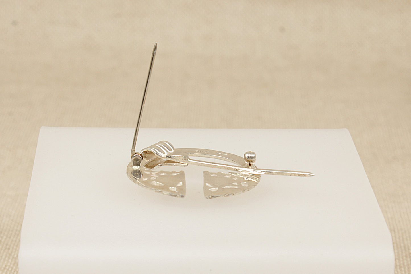 Vintage Irish Silver Garnet Pennanular Brooch