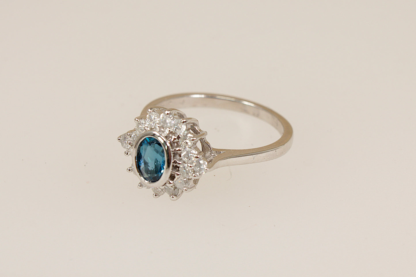 18ct White Gold London Blue Topaz & Diamond Ring (with certificate)