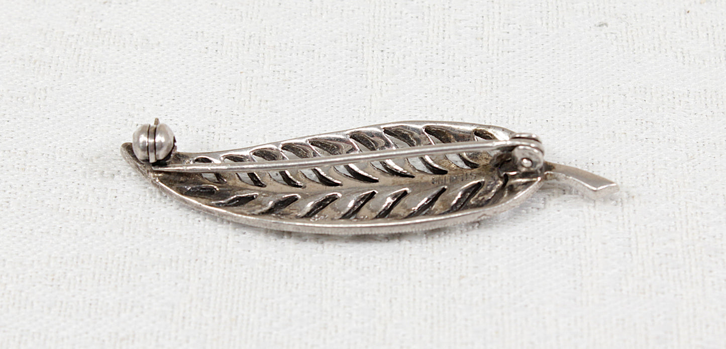 Stylish Sterling Silver & Marcasite Feather Brooch – Art Deco Design