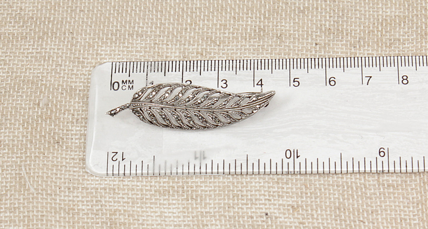 Stylish Sterling Silver & Marcasite Feather Brooch – Art Deco Design