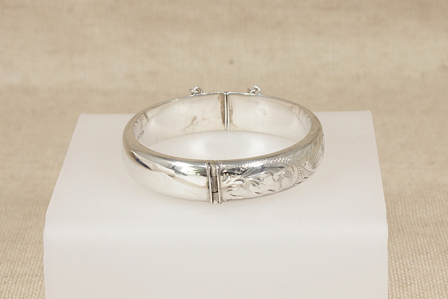 Classic Vintage Sterling Silver Hinged Bangle Bracelet - 7 ¼"