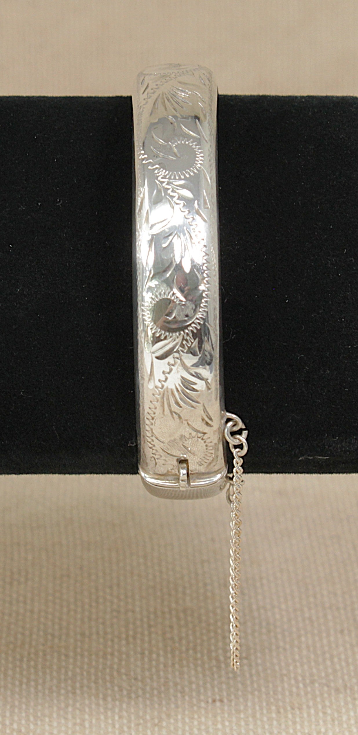 Classic Vintage Sterling Silver Hinged Bangle Bracelet - 7 ¼"