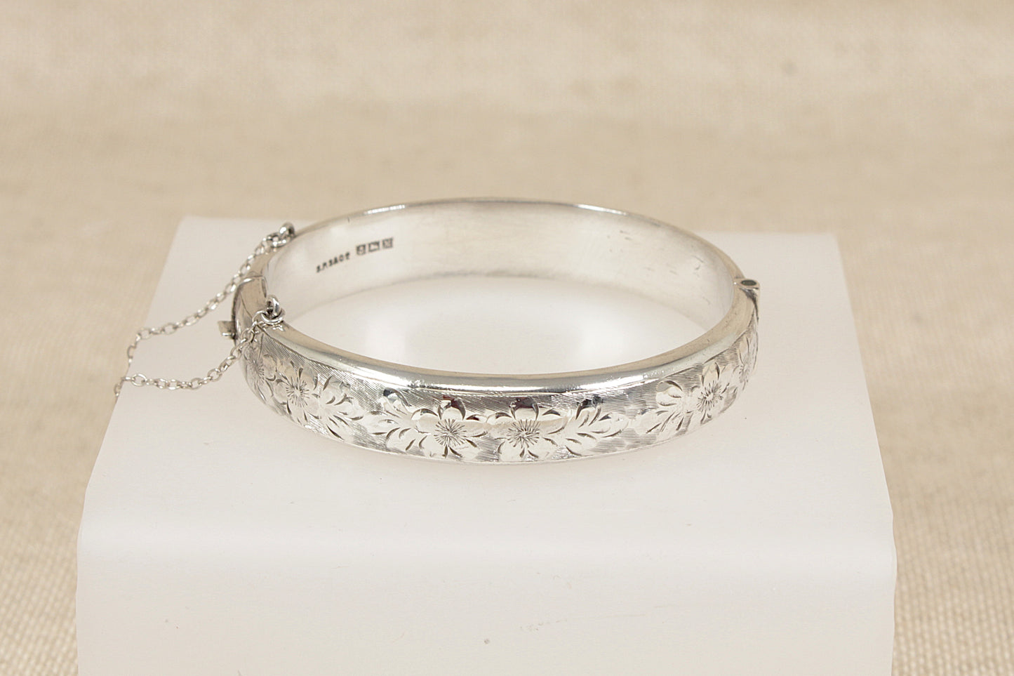 Classic Vintage Sterling Silver Hinged Bangle Bracelet - 7 ¼"