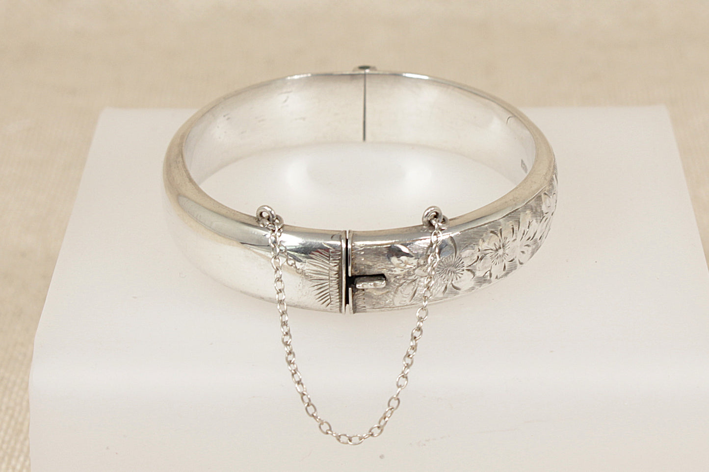 Classic Vintage Sterling Silver Hinged Bangle Bracelet - 7 ¼"