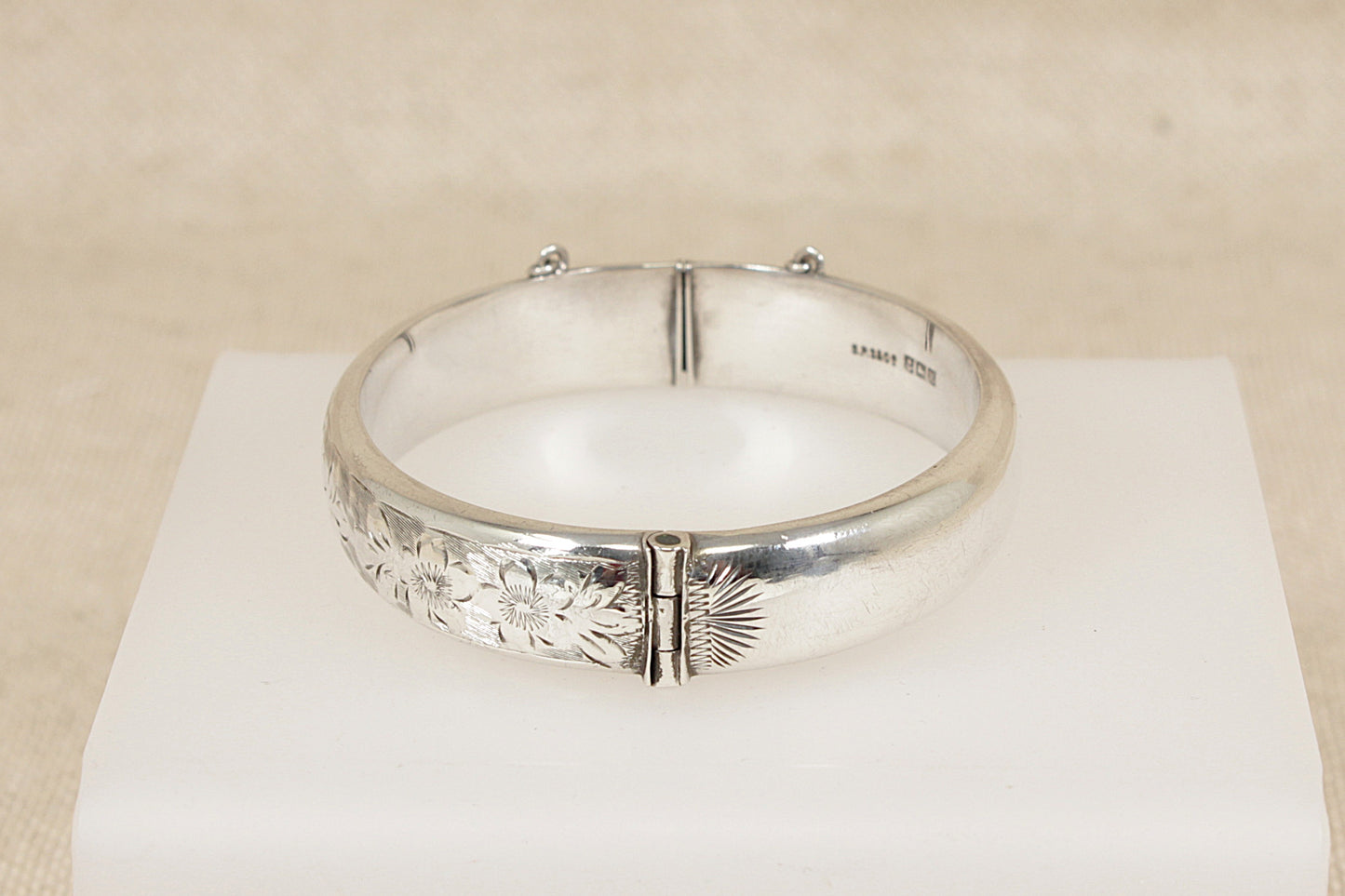 Classic Vintage Sterling Silver Hinged Bangle Bracelet - 7 ¼"