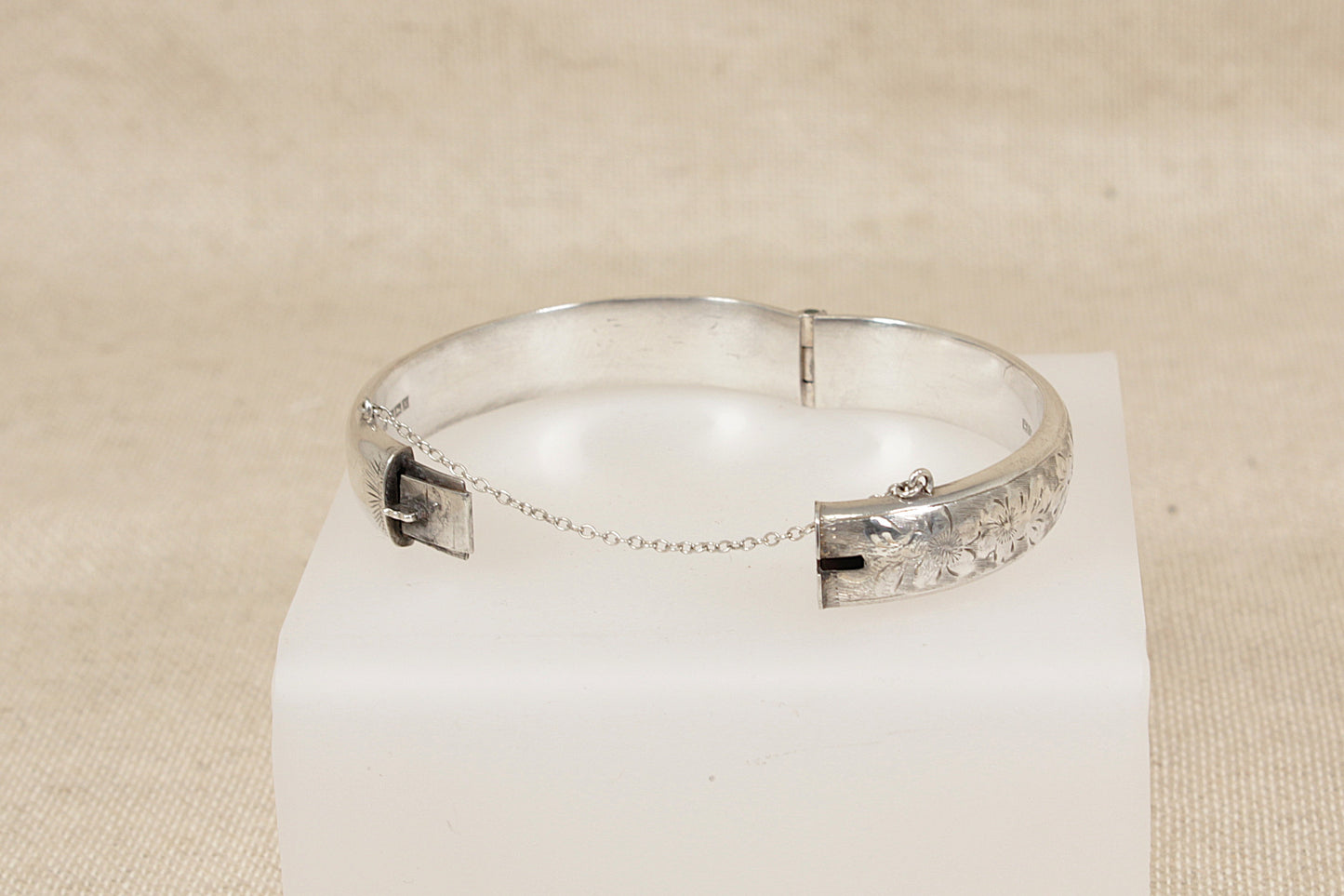Classic Vintage Sterling Silver Hinged Bangle Bracelet - 7 ¼"